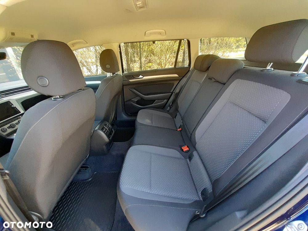 Volkswagen Passat - 22
