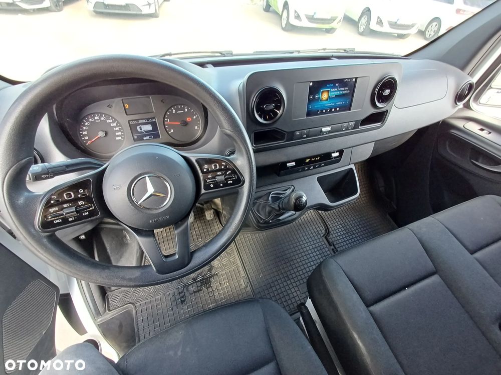Mercedes-Benz SPRINTER - 11