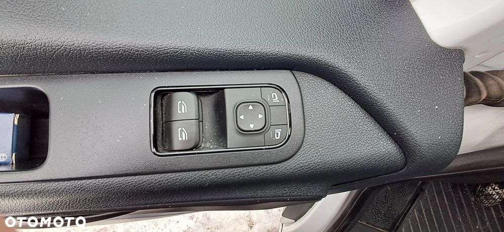 Mercedes-Benz SPRINTER - 32