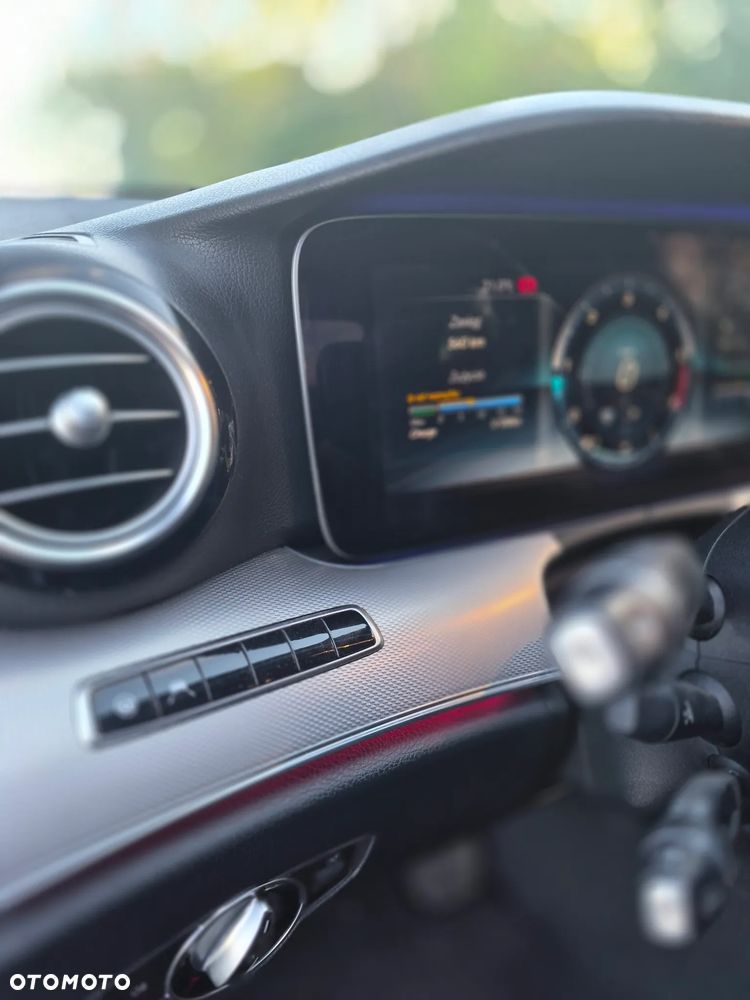 Mercedes-Benz Klasa E 220 d 9G-TRONIC AMG Line - 29