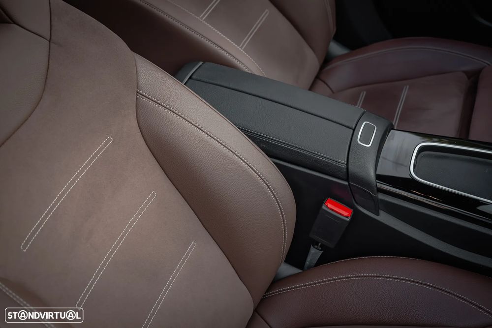 Mercedes-Benz CLA 250 e AMG Line - 8