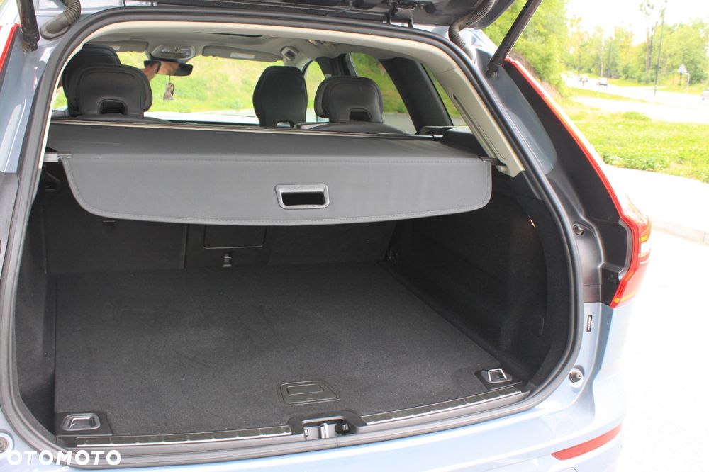 Volvo XC 60 B5 B AWD Plus Black Edition - 5
