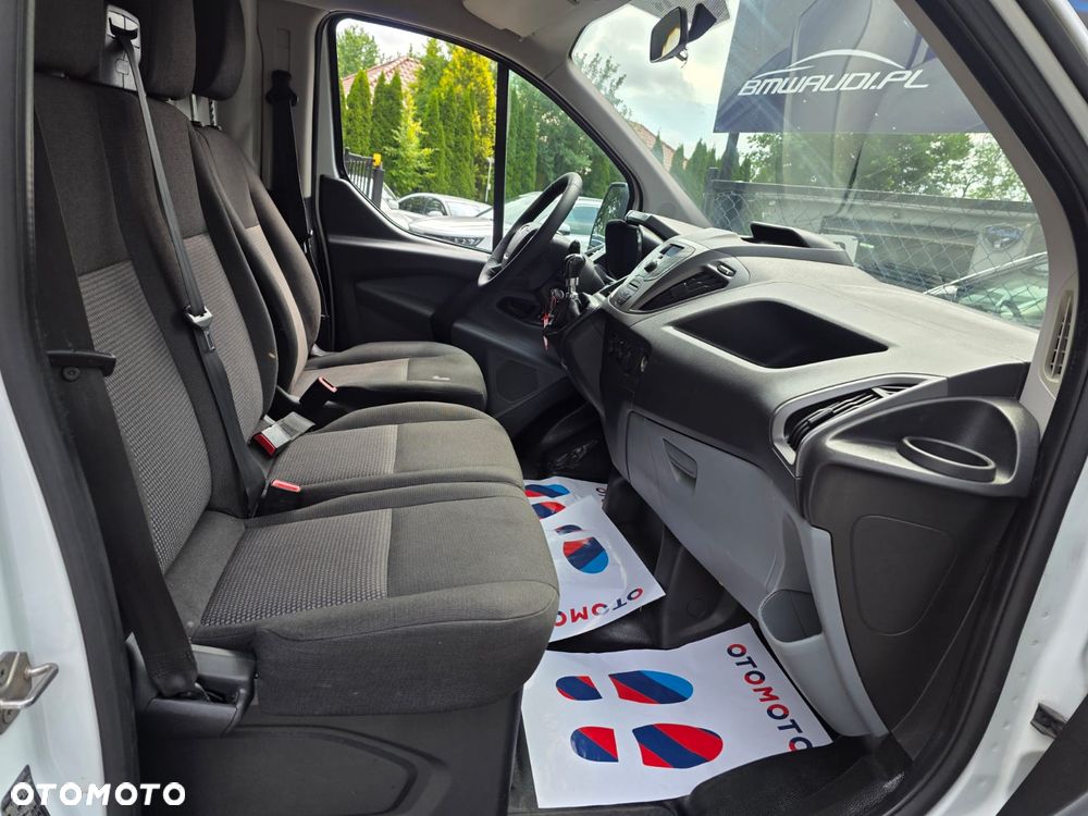 Ford TRANSIT CUSTOM - 17