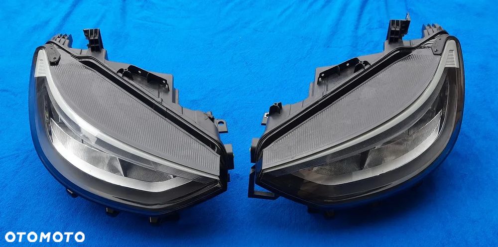 VW ID3 lampa przednia Full LED prawa lewa 10B941005A