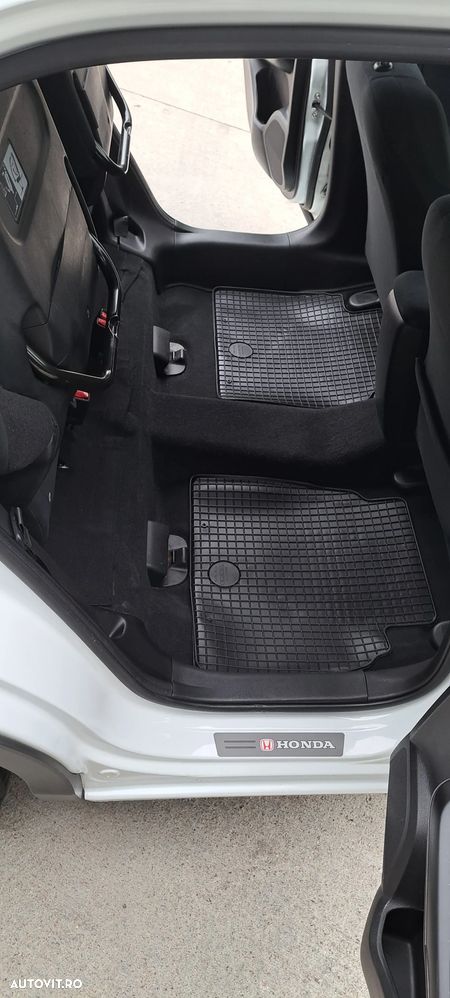 Honda Civic 1.6 i-DTEC Lifestyle Black Edition - 16