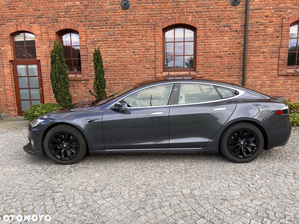Tesla Model S - 8