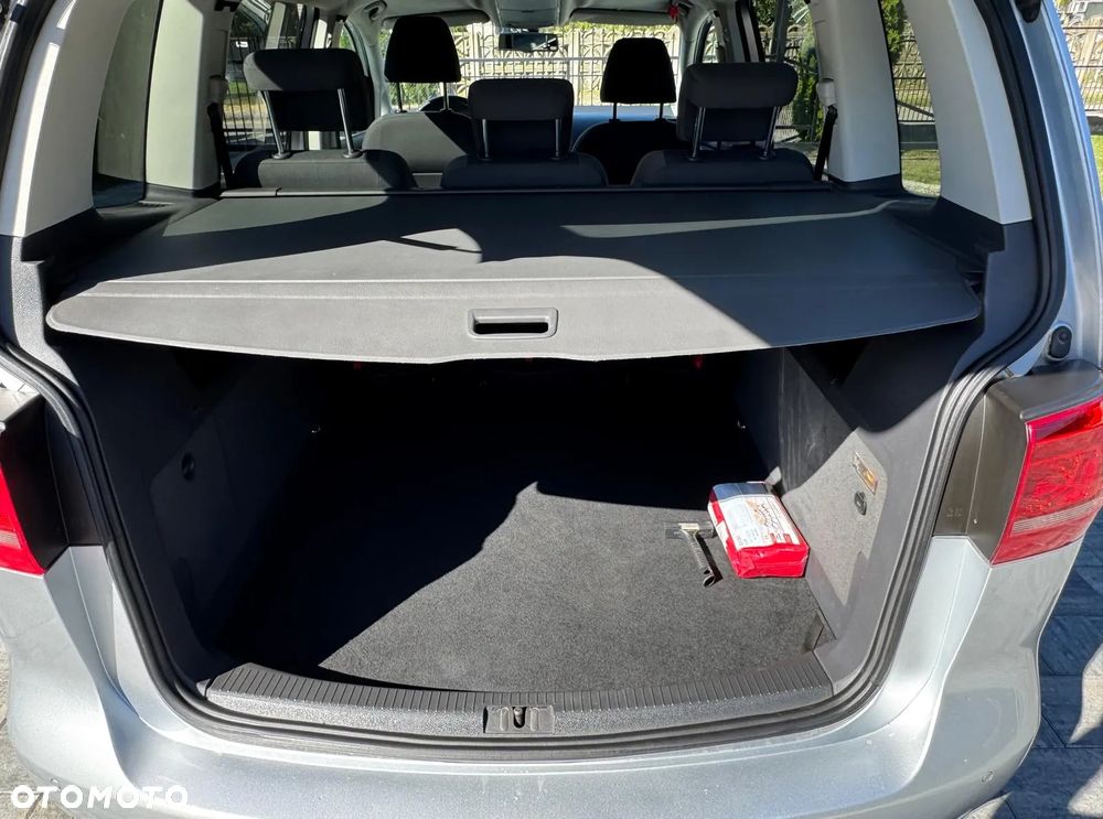Volkswagen Touran 1.6 TDI DPF BlueMotion Technology Highline - 15