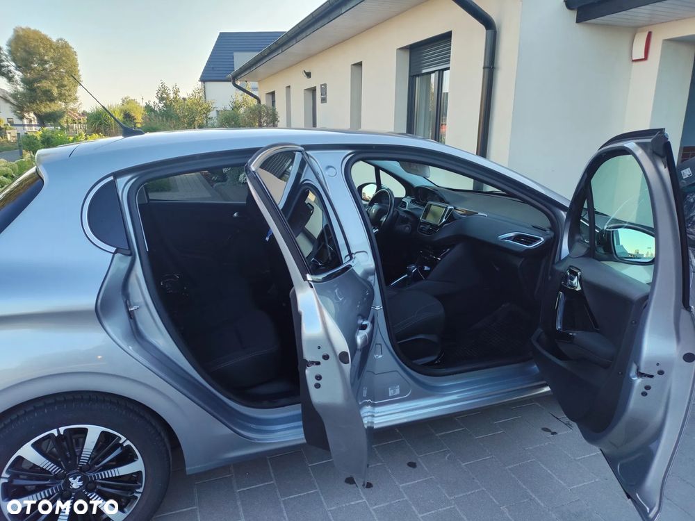 Peugeot 208 1.2 PureTech GPF Signature S&S EAT6 - 4