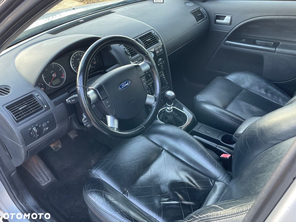 Ford Mondeo 2.0 TDDi Ghia - 9