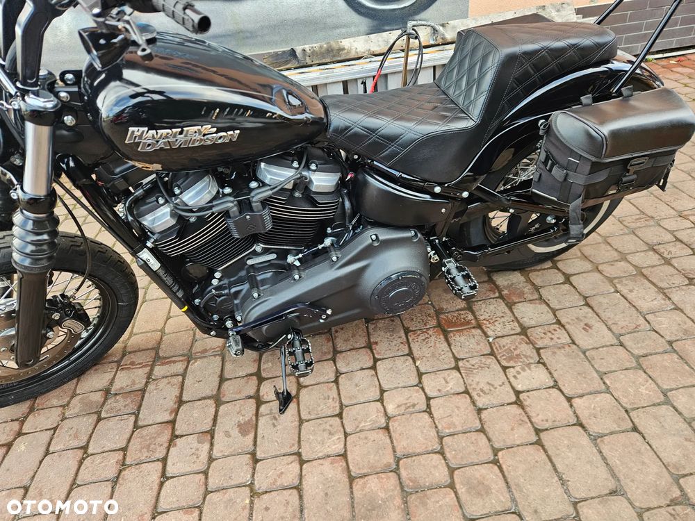 Harley-Davidson Softail Street Bob - 14