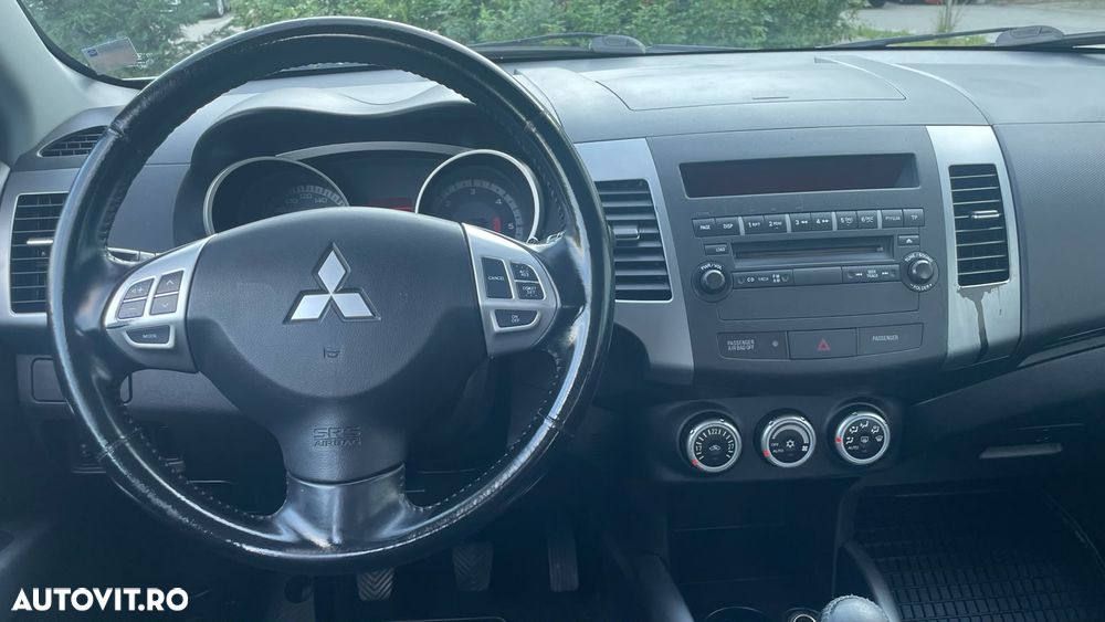Mitsubishi Outlander - 9