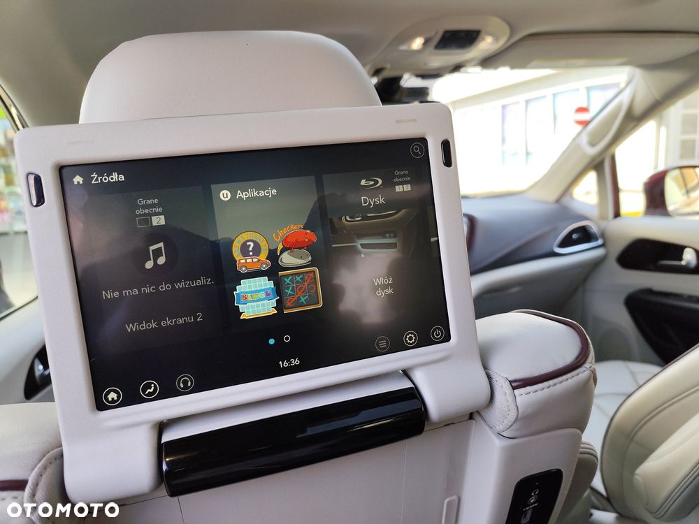 Chrysler Pacifica - 10