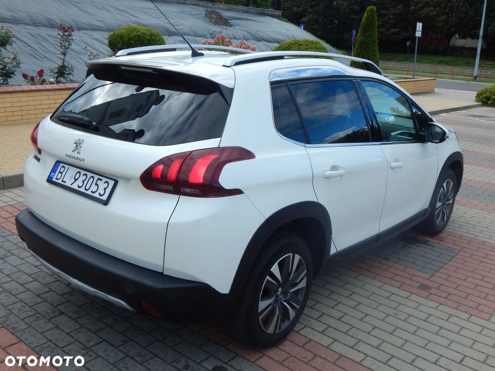 Peugeot 2008 1.2 Pure Tech GPF Allure S&S - 23