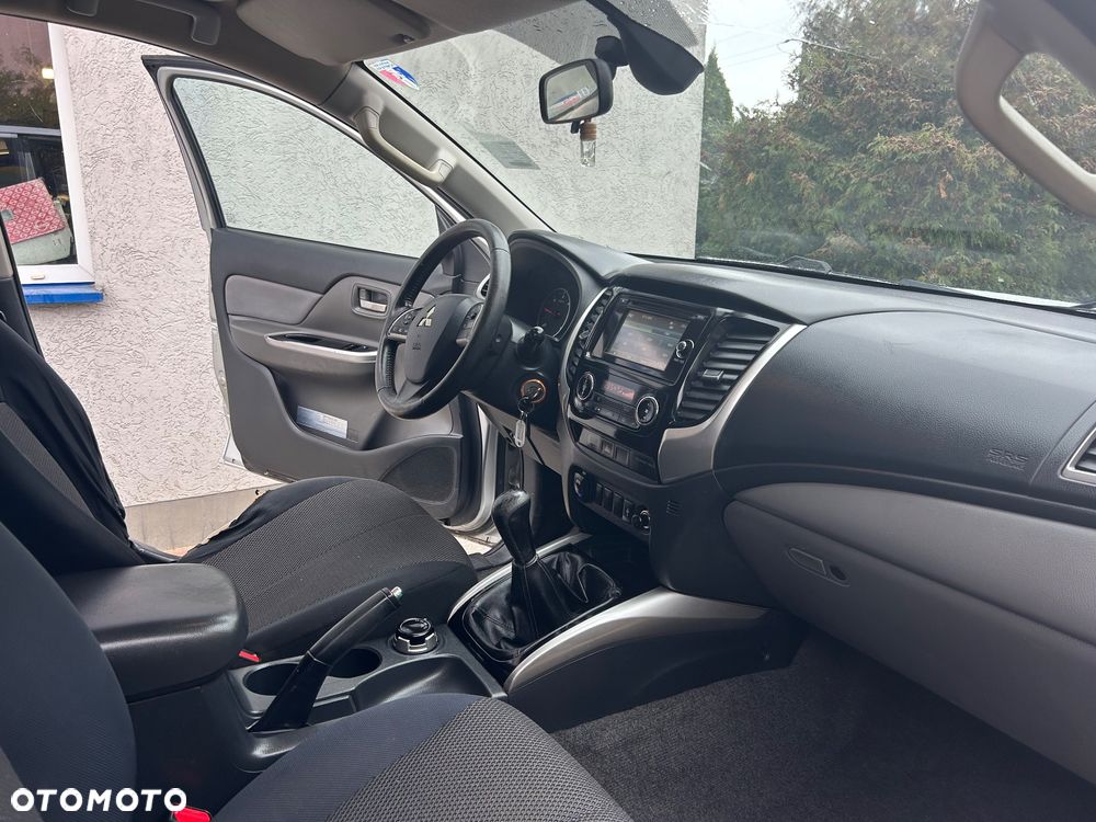 Mitsubishi L200 Pick Up 4x4 S&S Club Cab Diamant Edition - 24