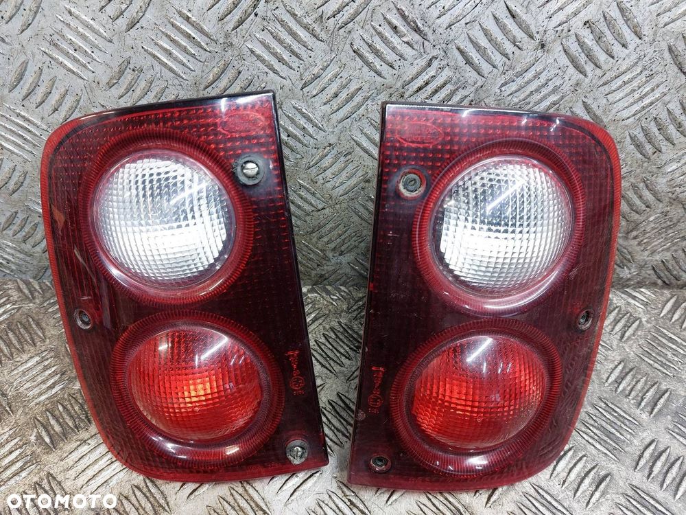 LAMPA LEWY TYŁ + PRAWY TYŁ KRATKI OSŁONY LAND ROVER FREELANDER I - 2