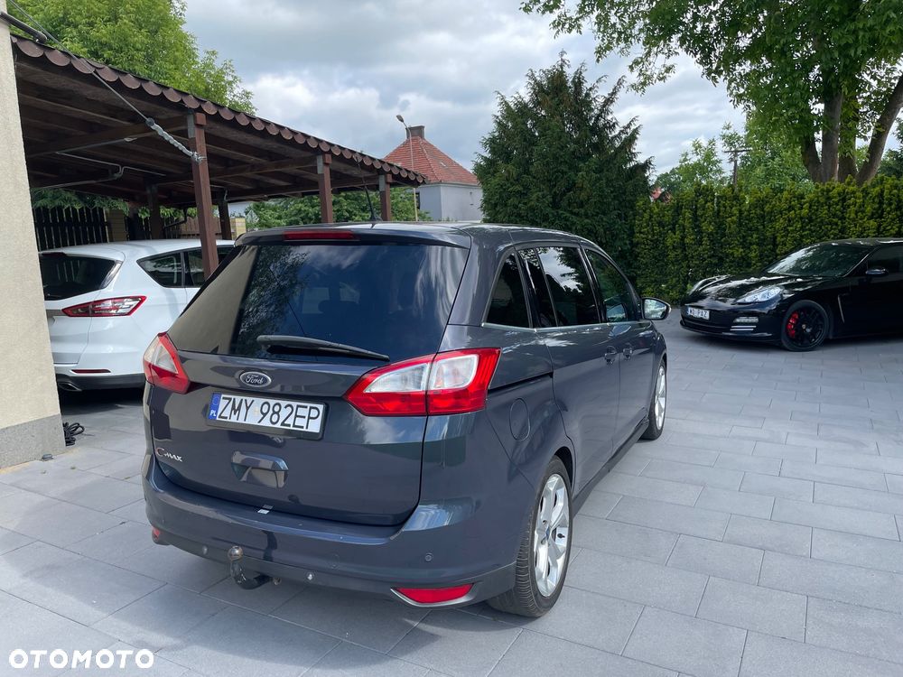 Ford Grand C-MAX - 11