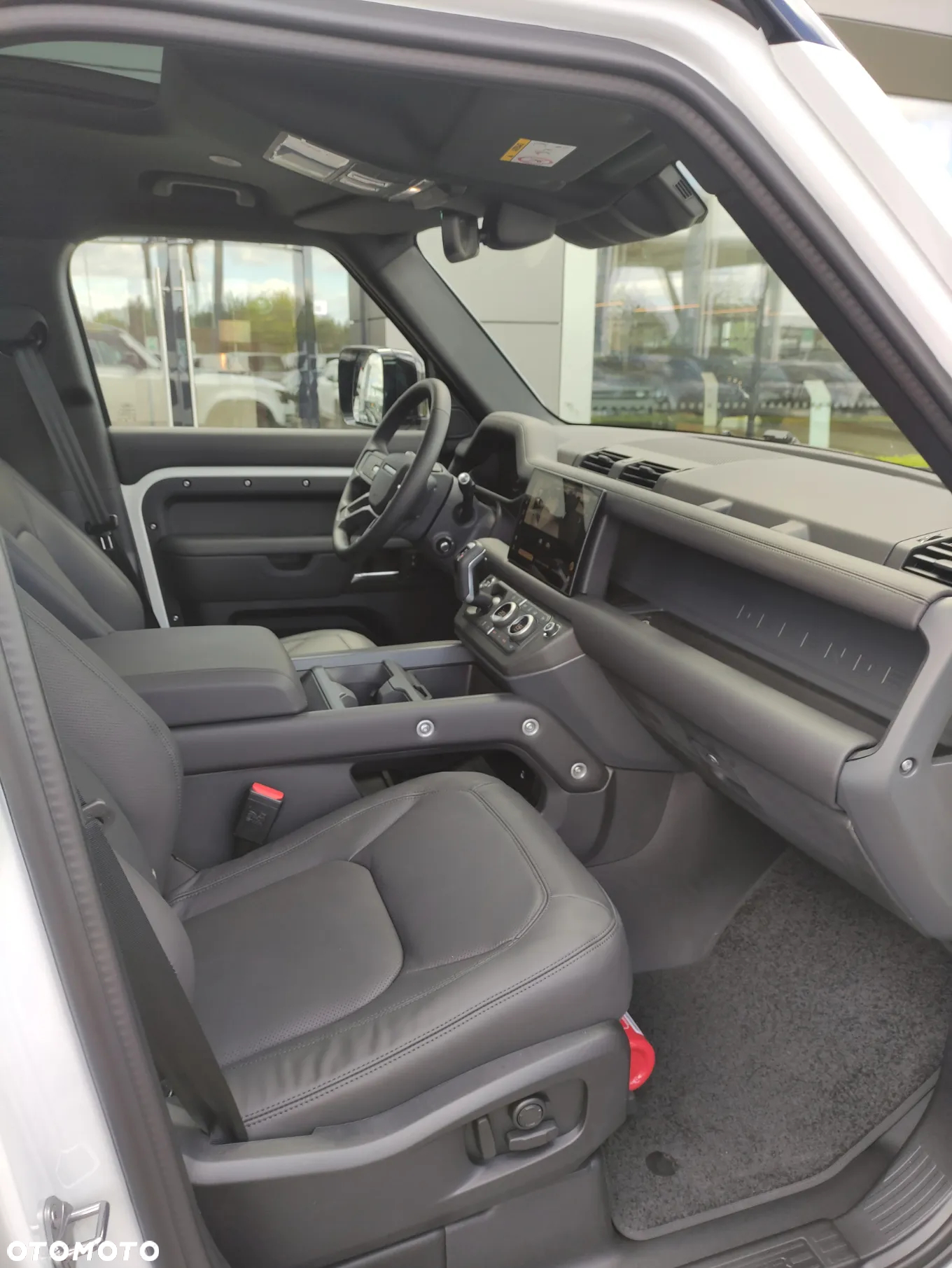 Land Rover Defender - 15