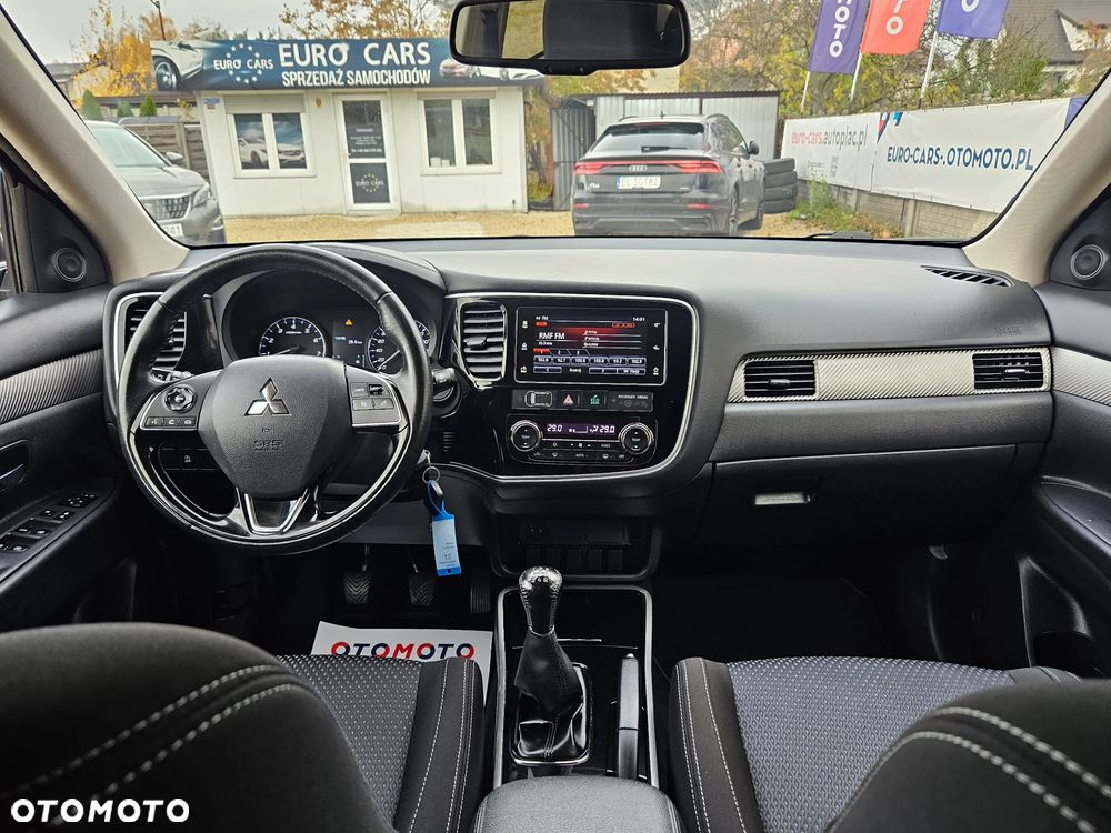 Mitsubishi Outlander 2.0 Invite + 2WD - 25