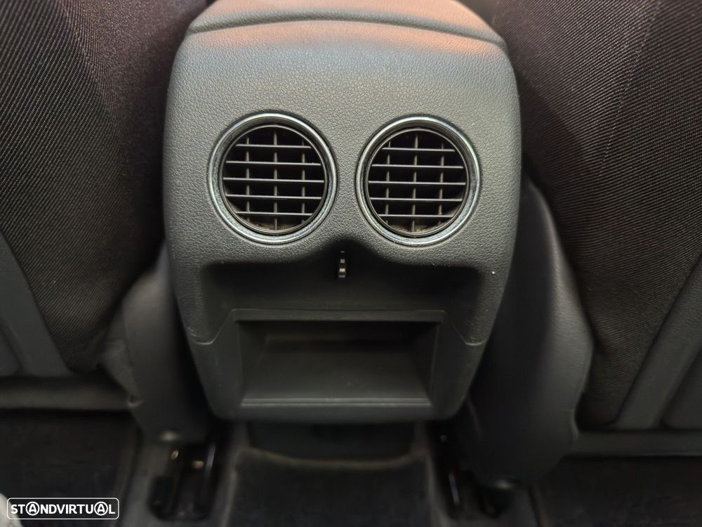 Peugeot 3008 1.6 HDi Executive CMP6 - 24