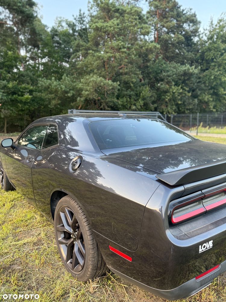 Dodge Challenger - 8