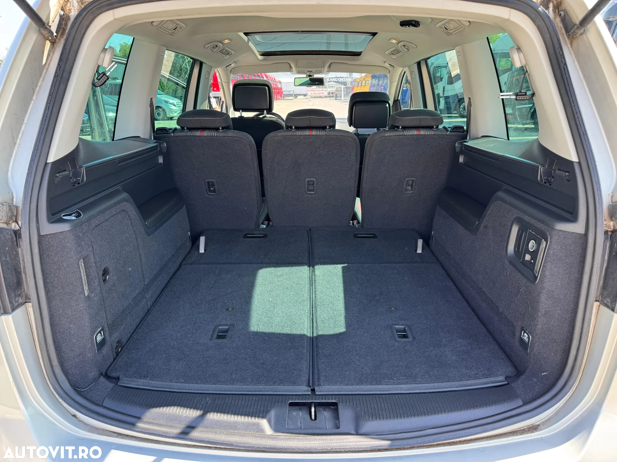 Volkswagen Sharan 2.0 TDI DSG BlueMotion Technology Highline - 23