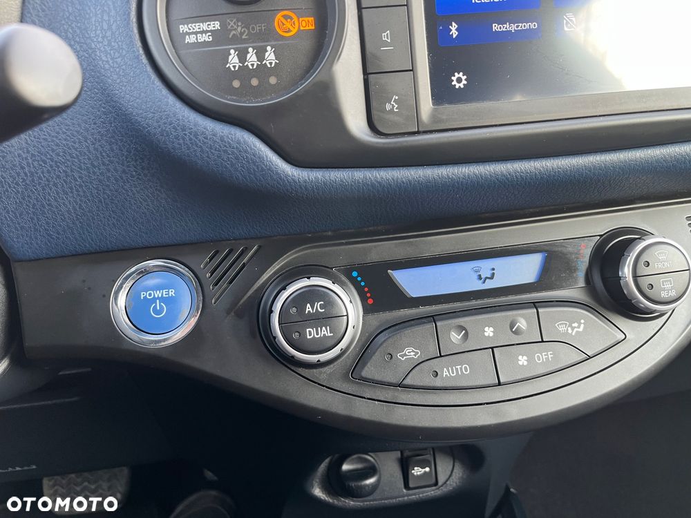 Toyota Yaris Hybrid 100 Selection - 11