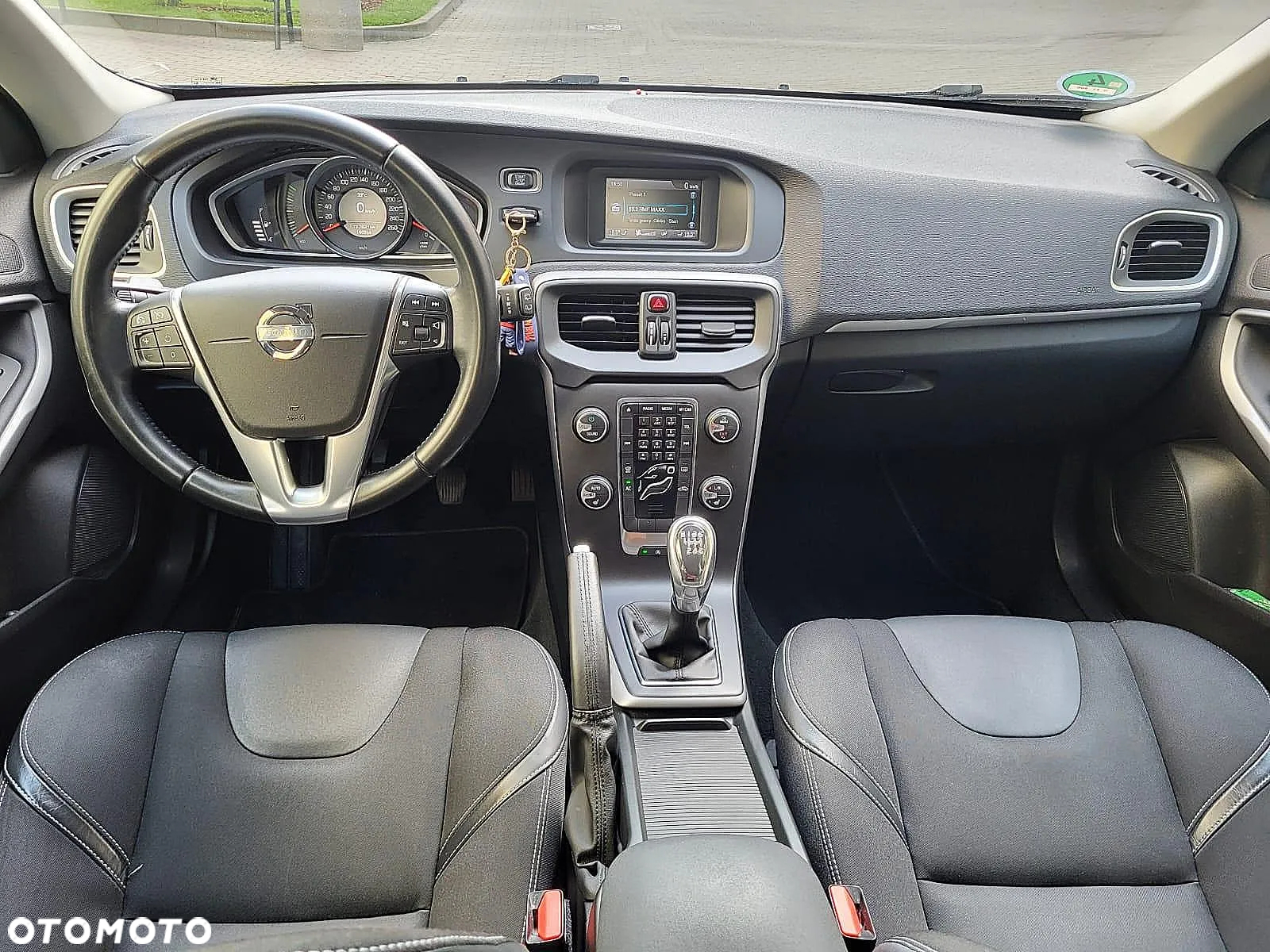 Volvo V40 T3 Momentum - 38