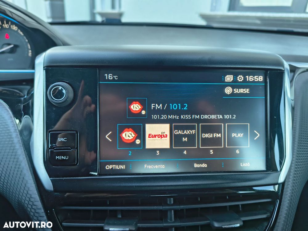 Peugeot 2008 1.2 PureTech Turbo Allure - 8