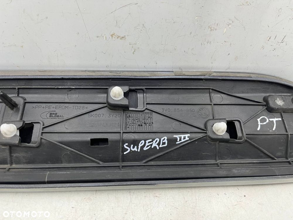Listwa Skoda Superb 3 III sedan kombi 15-24r. prawa tylna listwa dolna drzwi prawy tył 3v0853596a - 12