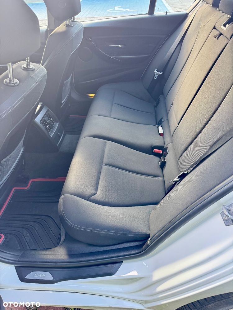 BMW Seria 3 330d Sport Line - 12