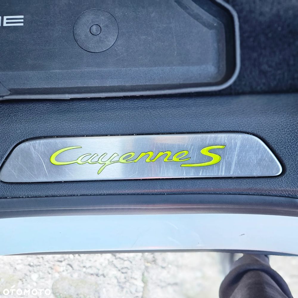 Porsche Cayenne S E-Hybrid Platinum Edition - 36