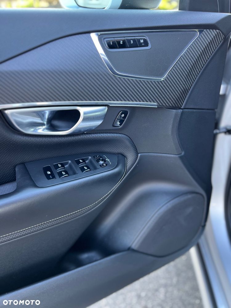 Volvo XC 90 D5 AWD Geartronic RDesign - 16