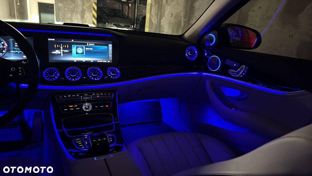 Mercedes-Benz Klasa E 400 4-Matic 9G-TRONIC - 14