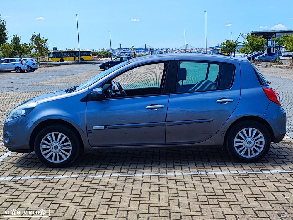 Renault Clio 1.2 16V Confort - 12