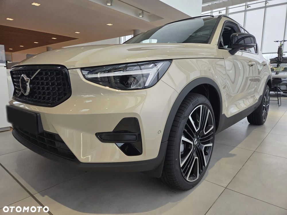 Volvo XC 40 B4 Plus Black Edition - 5