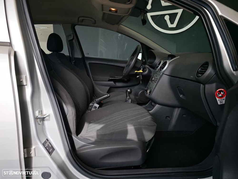 Opel Corsa 1.2 Cosmo - 28