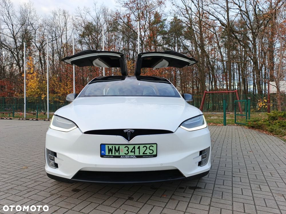 Tesla Model X - 14