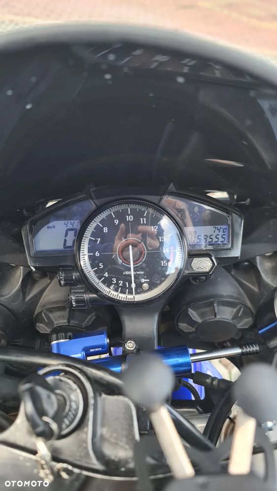 Yamaha R1 - 9