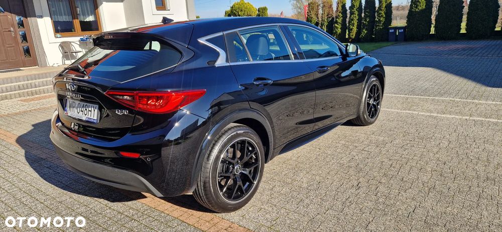 Infiniti Q30 - 4