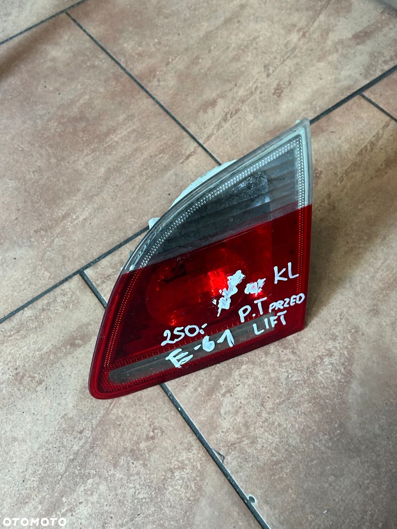 LAMPA BMW E61 PRAWY TYŁ W KLAPĘ PRZED LIFT EU - 1