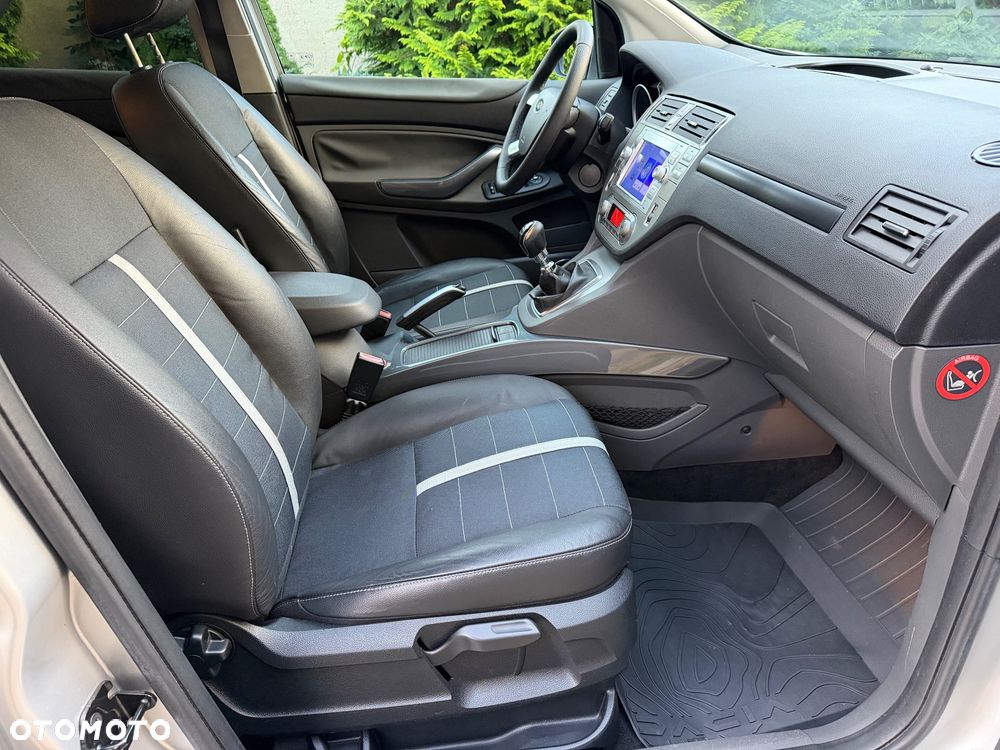 Ford Kuga - 27