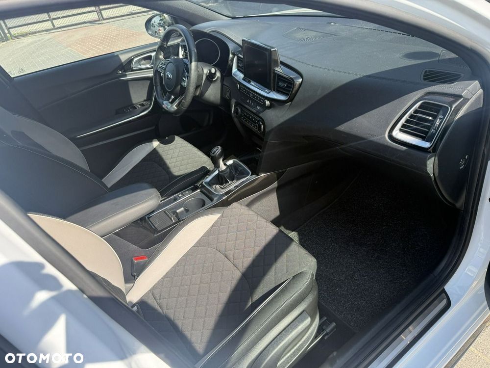 Kia Ceed - 8
