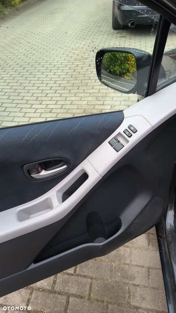Toyota Yaris 1.3 - 14