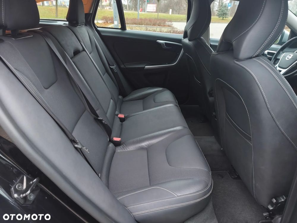 Volvo V60 D2 R-Design Summum - 24