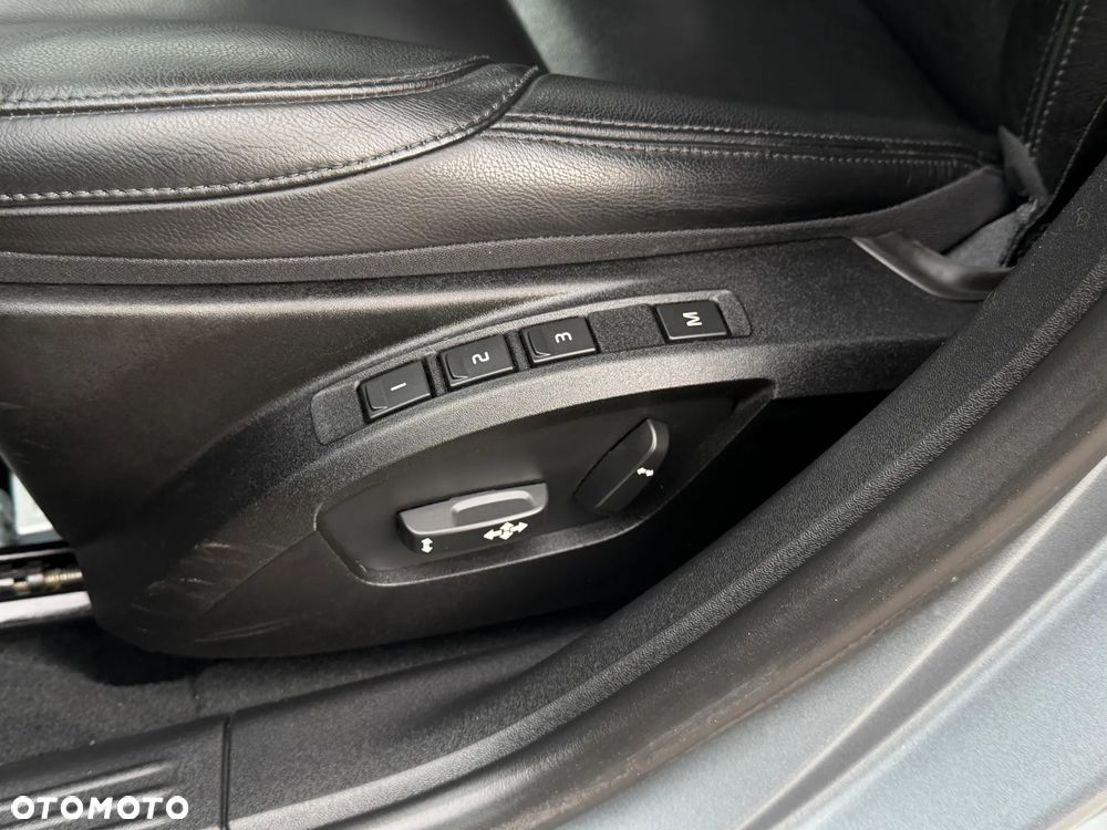 Volvo V40 D3 Summum - 20