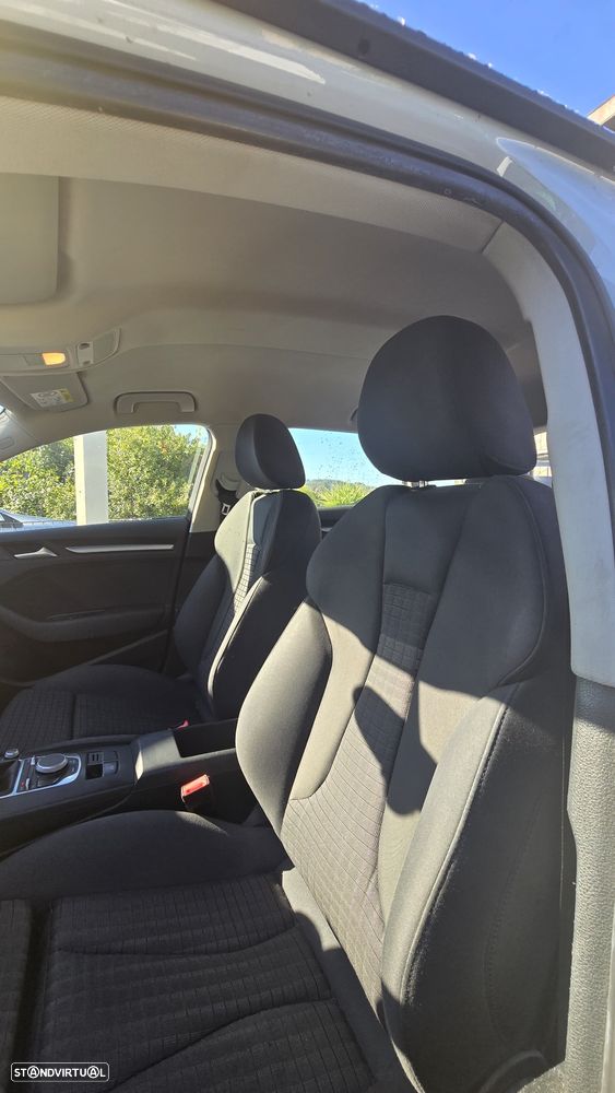 Audi A3 Sportback 1.6 TDI Ambiente - 8