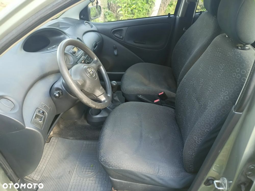 Toyota Yaris - 8