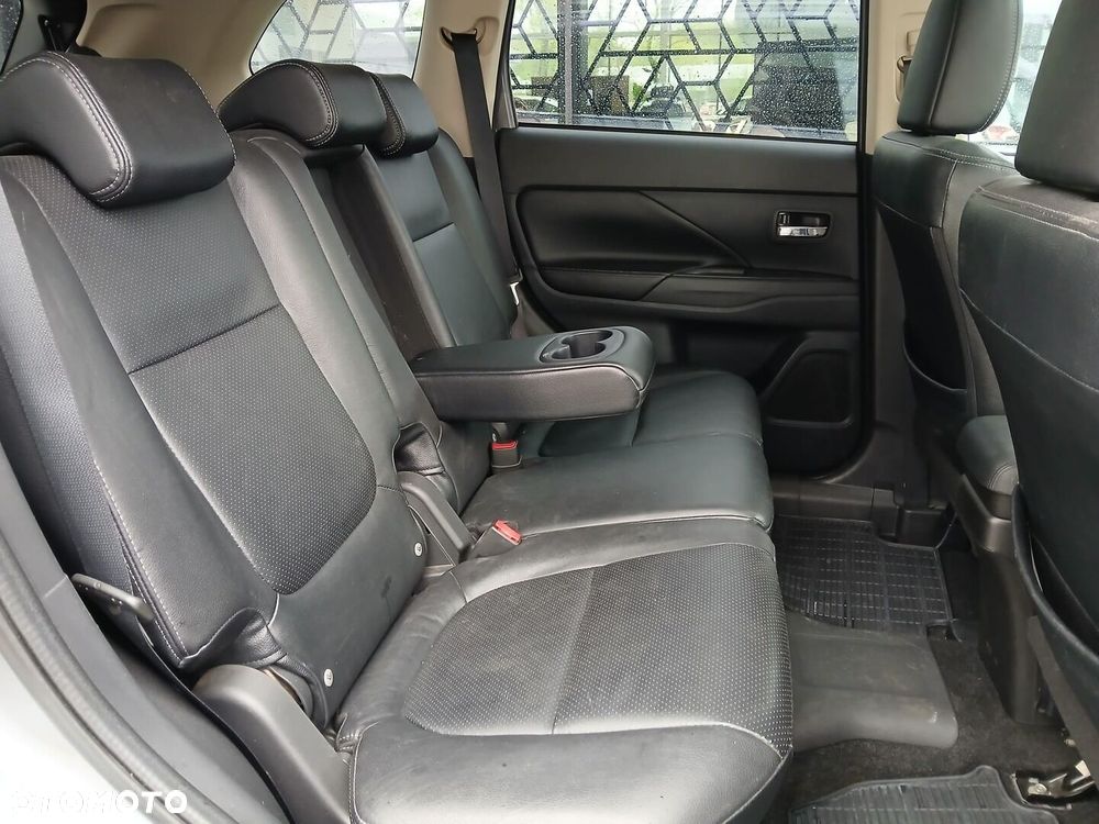 Mitsubishi Outlander - 28