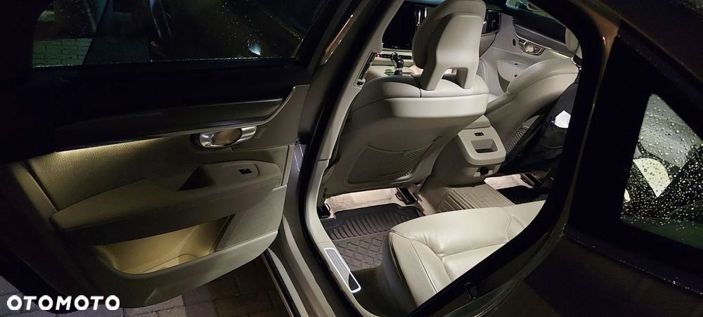 Volvo S90 D4 Momentum - 23