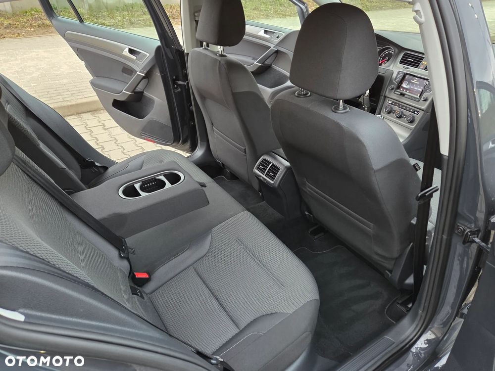 Volkswagen Golf 1.6 TDI BlueMotion Technology Comfortline - 24